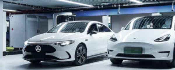 梅賽德斯-奔馳聯合非夕科技推出汽車自動充電新范式