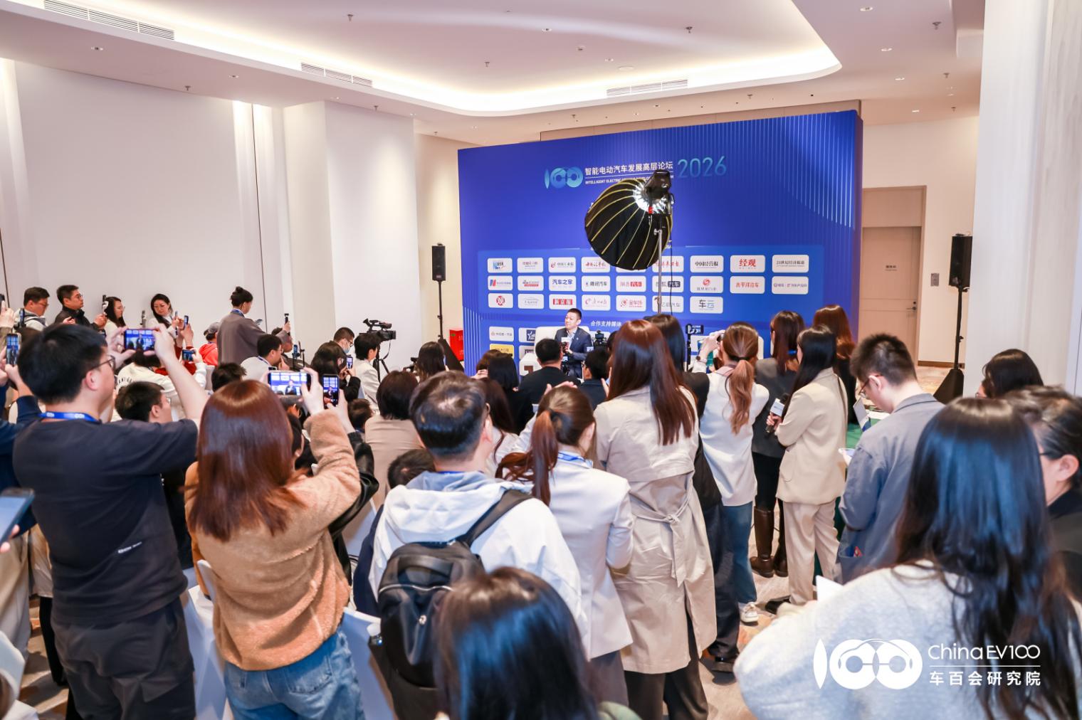 蔚來賺錢了，但李斌沒空慶祝